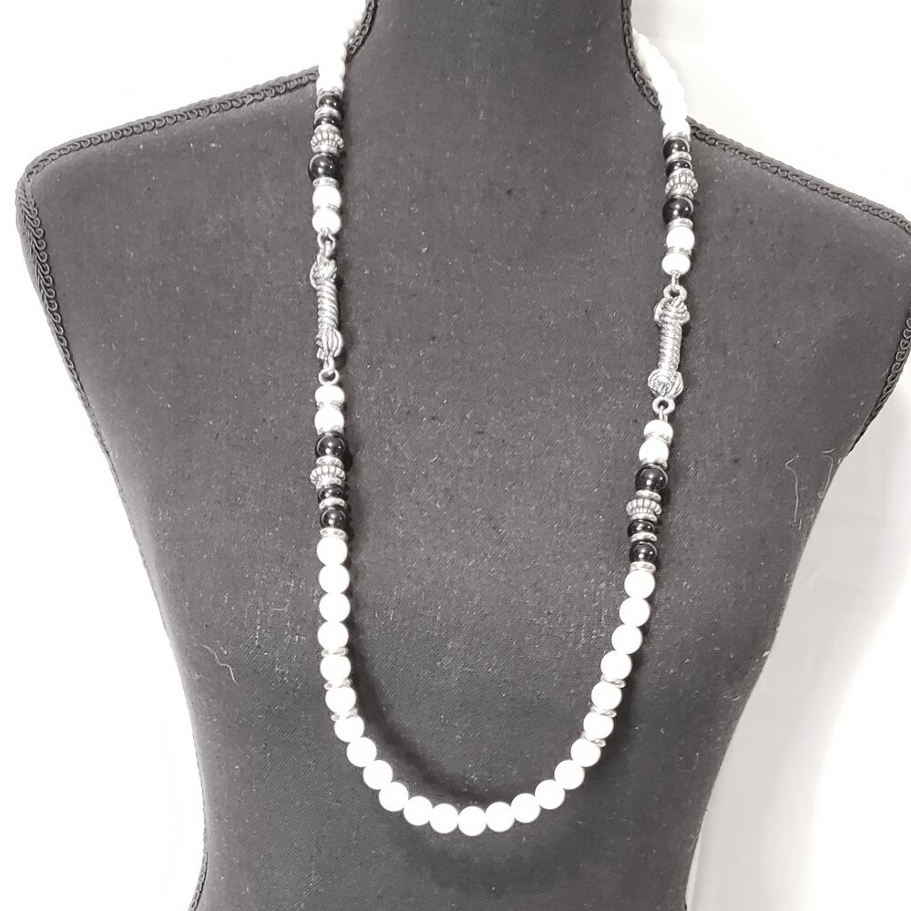 1928 Black and White beaded Necklace